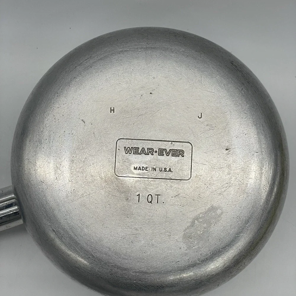 Vintage Wear-Ever 1qt Sauce Pan With Lid Aluminum Non-Stick‎ Black Handle USA
